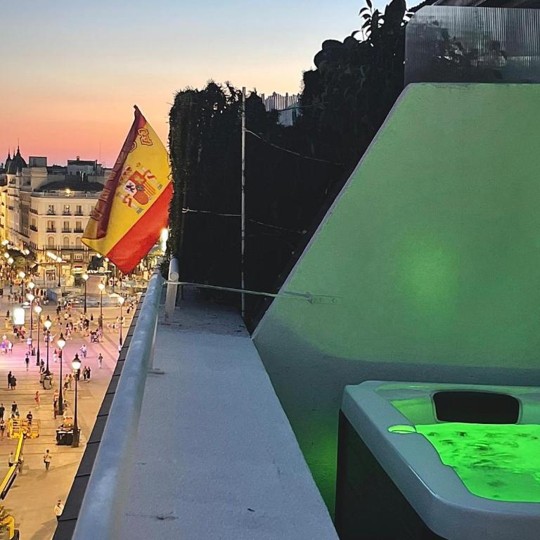 Piso Ático con Terraza y Jacuzzi con vistas a Sol en Madrid Centro - Apartment - 11