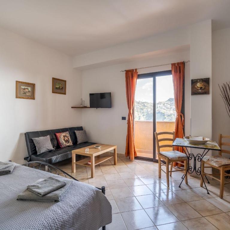 The Lemon Tree - Studio Apartment with Sea View - 13