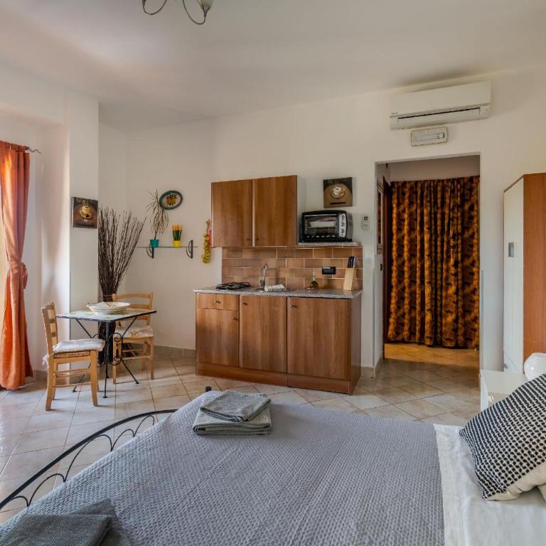 The Lemon Tree - Studio Apartment with Sea View - 11