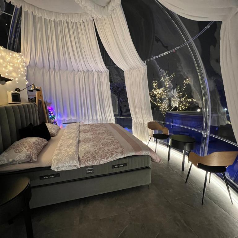 Igloo glamping dome Sarajevo - Deluxe One-Bedroom Apartment with City View - 7