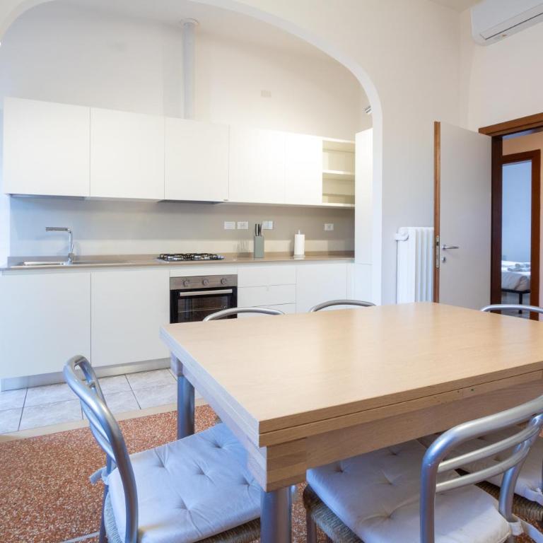 Realkasa Vicolo Otto Colonne - Appartamento con 2 Camere da Letto - 2