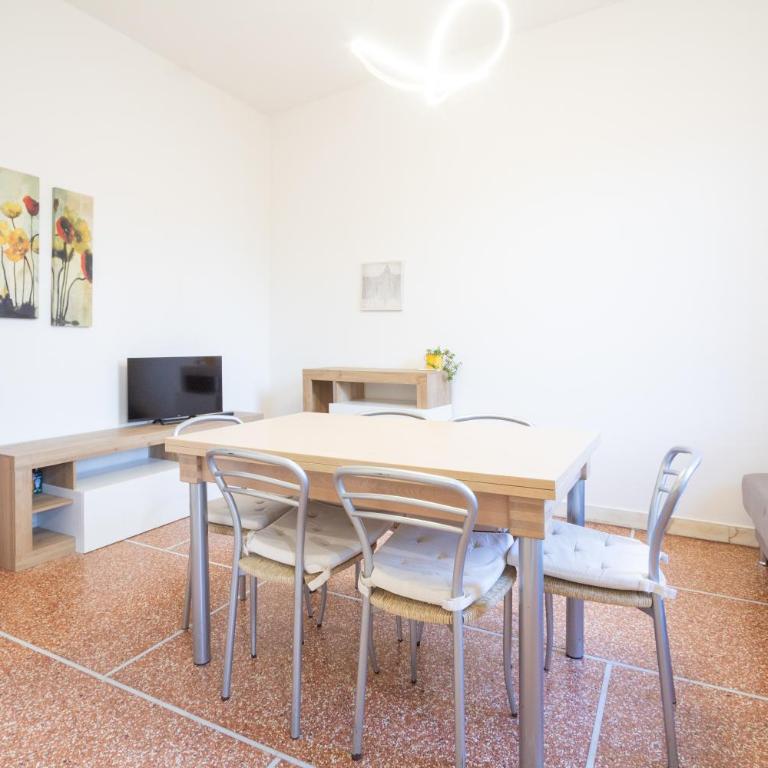 Realkasa Vicolo Otto Colonne - Appartamento con 2 Camere da Letto - 3