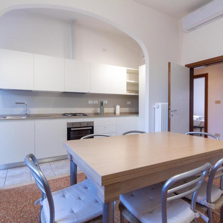 Realkasa Vicolo Otto Colonne - Appartamento con 2 Camere da Letto - 1
