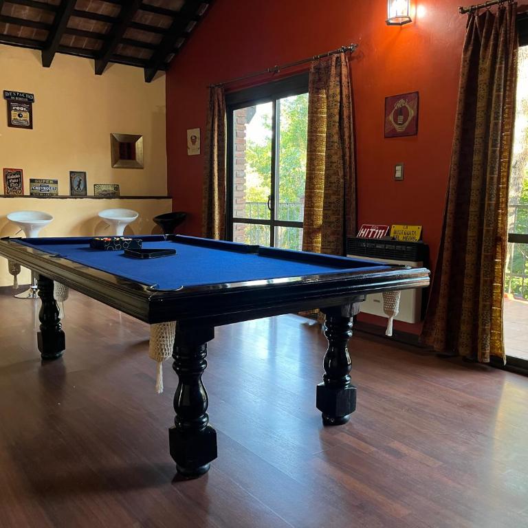 Casa completa con piscina y quincho en Ascochinga, 4 habitaciones, zona golf - Casa de 3 dormitorios - 5