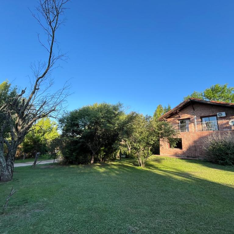 Casa completa con piscina y quincho en Ascochinga, 4 habitaciones, zona golf - Casa de 3 dormitorios - 3