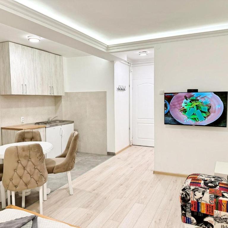 Modern Central Apartments RENOVATED - Apartman - 2