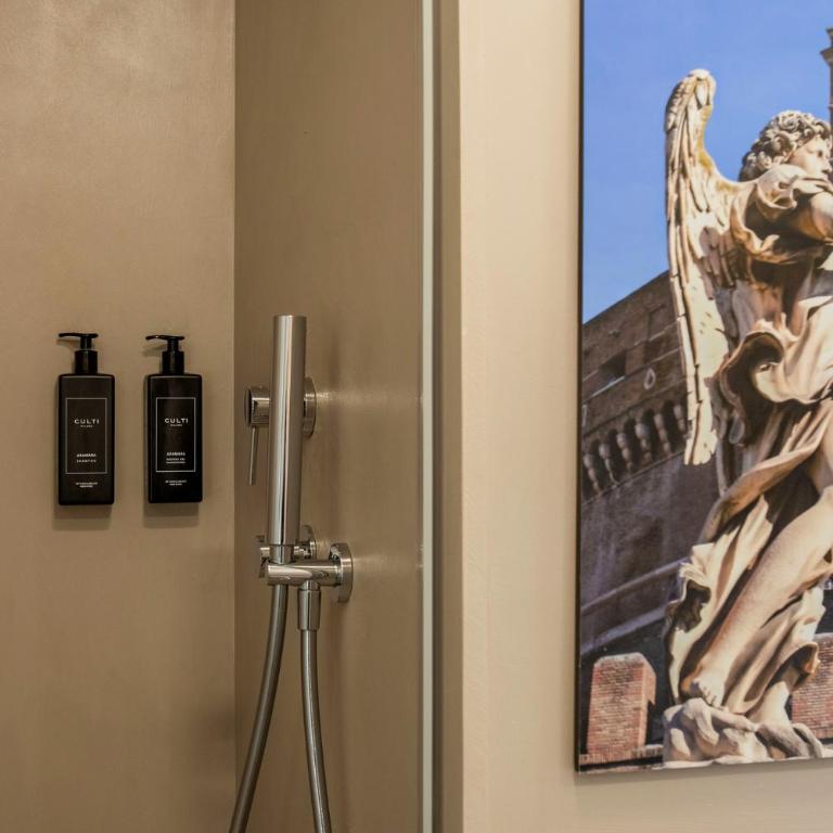 Pantheon Suites Rome 2 - Camera Matrimoniale Deluxe - 1