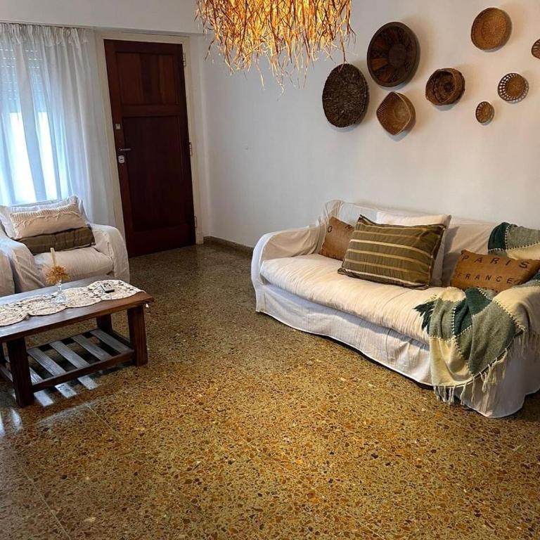 Casa con jardín metros del mar en Mar del Plata - Casa de 3 dormitorios - 2