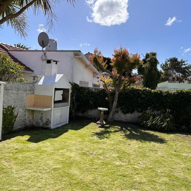 Casa con jardín metros del mar en Mar del Plata - Casa de 3 dormitorios - 12