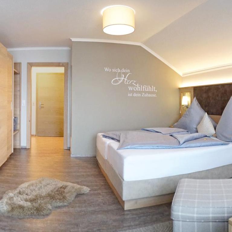 Fichtenwald-Ihr Boutique I Glück`s Hotel - Ihr Kraftort - Wasserwelten Bad Füssing - Deluxe Doppelzimmer mit Balkon - 2