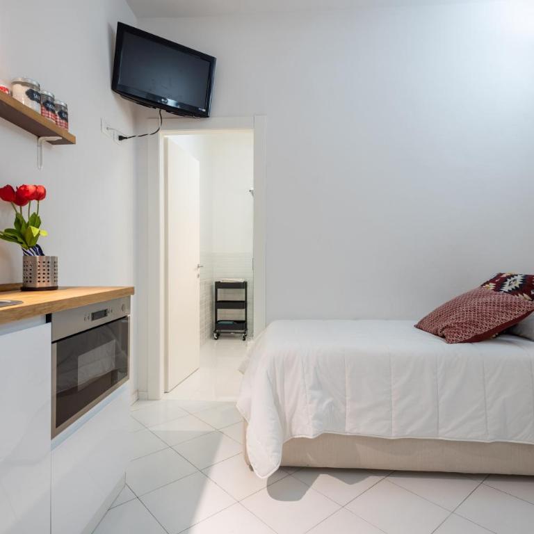 Belle Donne Apartment - Three-Bedroom Apartment - 20