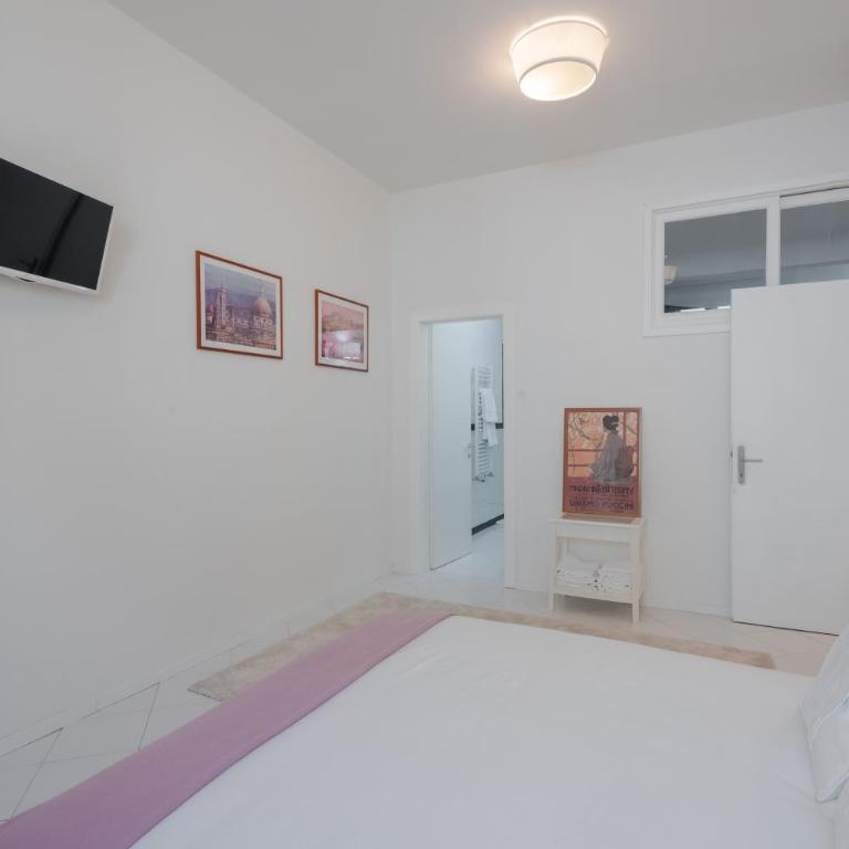 Belle Donne Apartment - Three-Bedroom Apartment - 22