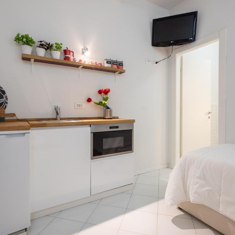 Belle Donne Apartment - Three-Bedroom Apartment - 24