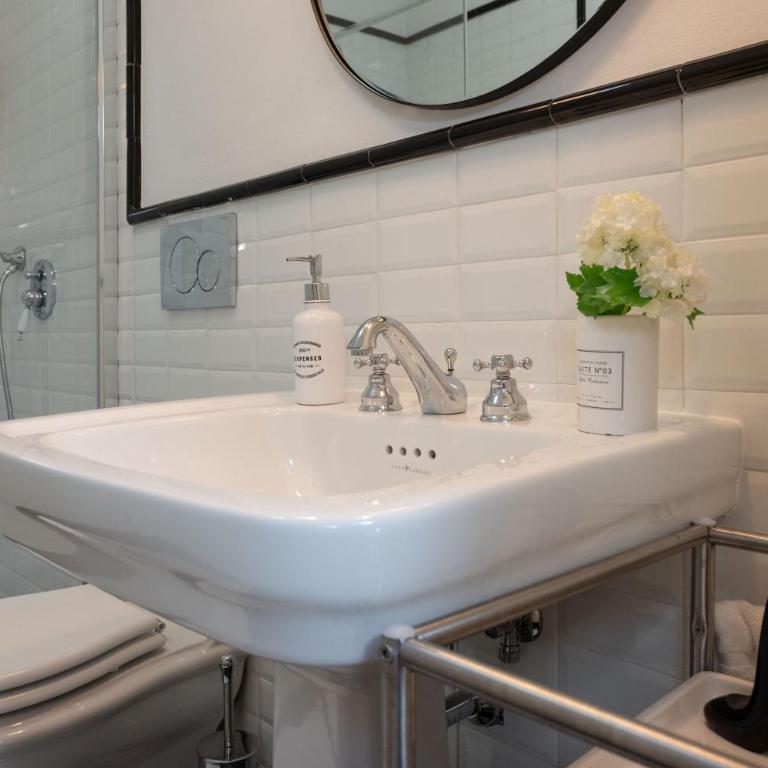 Belle Donne Apartment - Three-Bedroom Apartment - 28