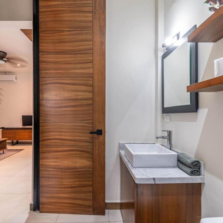 1 BR Oasis with Incredible Rooftop Pool and Views - Apartment - 10