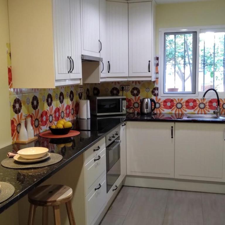 The Lemon Grove House - large private garden, private pool - perfect for families - Casa de 3 dormitorios - 13