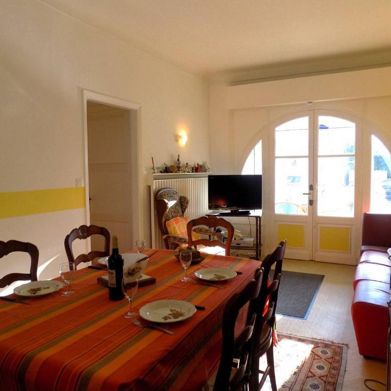 Royan - MAISON RUSTIQUE avec jardin clos - proche COMMERCES et PLAGES - Maison 2 Chambres - 3