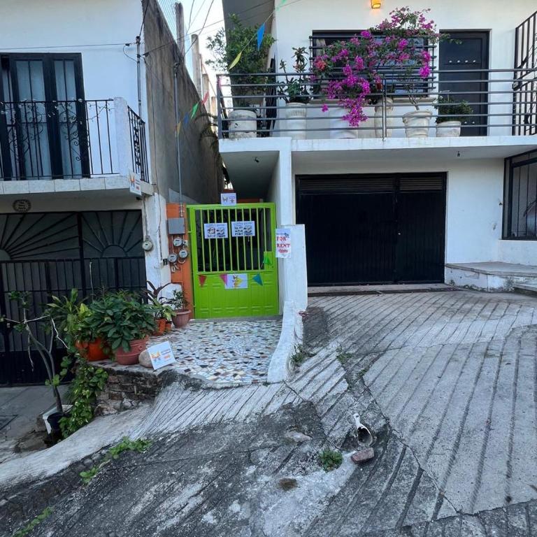 Orange Butterfly - One-Bedroom Apartment - 10