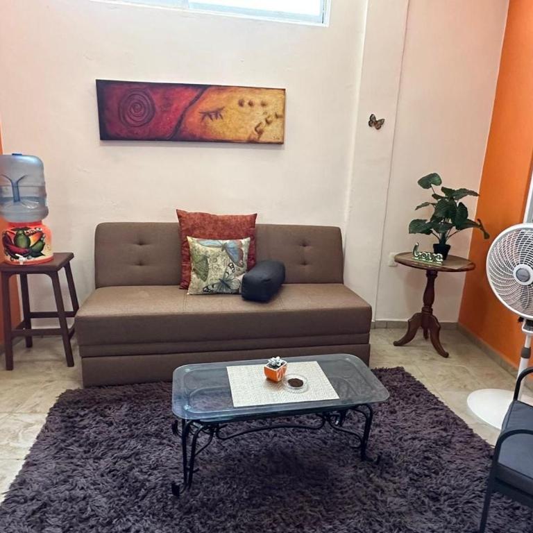 Orange Butterfly - One-Bedroom Apartment - 20