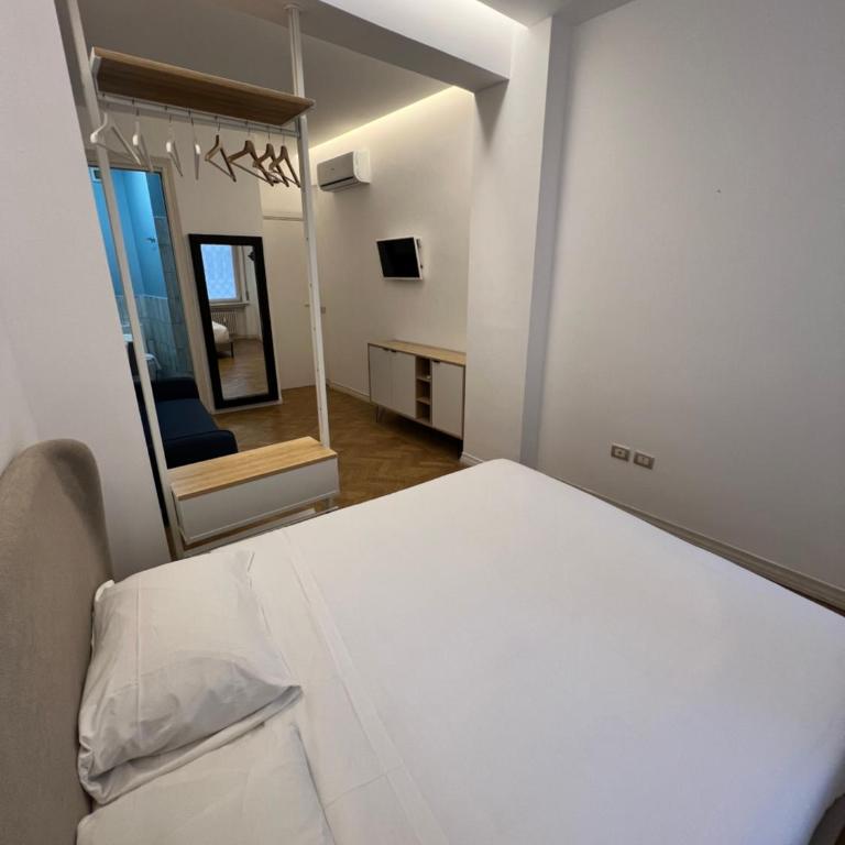 Room Verona Ai Duchi - Camera Quadrupla con Bagno Privato - 1