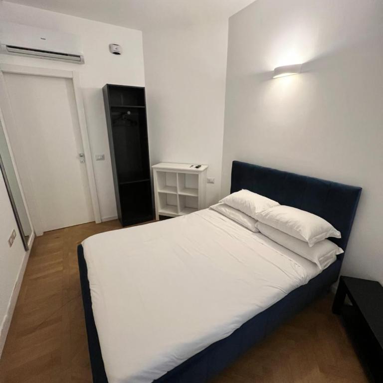 Room Verona Ai Duchi - Camera Matrimoniale con Bagno Privato Esterno - 9