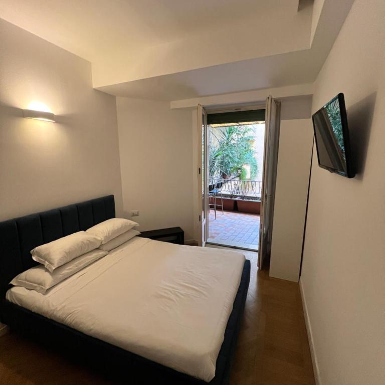 Room Verona Ai Duchi - Camera Matrimoniale con Bagno Privato Esterno - 8
