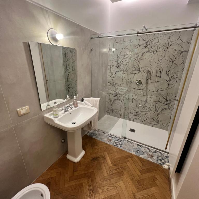 Room Verona Ai Duchi - Camera Matrimoniale con Bagno Privato Esterno - 12