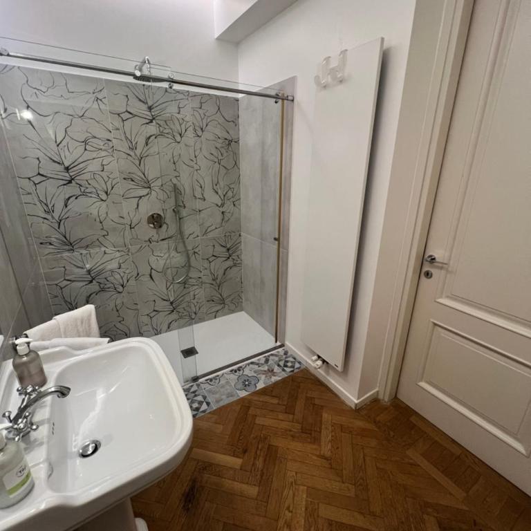 Room Verona Ai Duchi - Camera Matrimoniale con Bagno Privato Esterno - 13