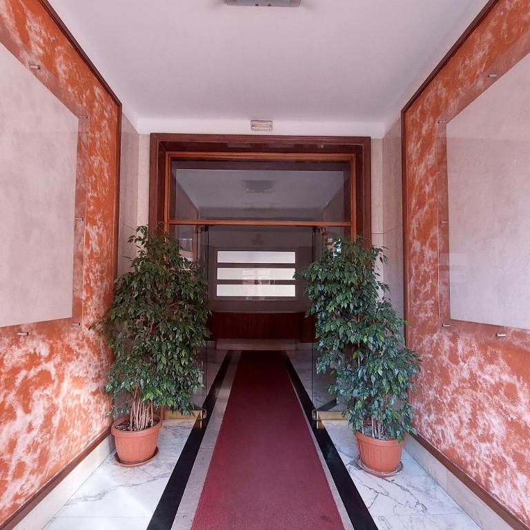 New Apartment with balcony - 150m Metro A - Appartamento con 3 Camere da Letto - 53
