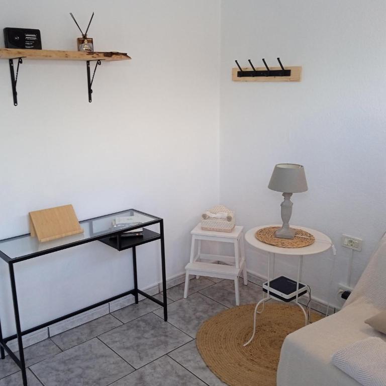 Hand Made Suite - Suite con cama grande y vistas a la piscina - 5