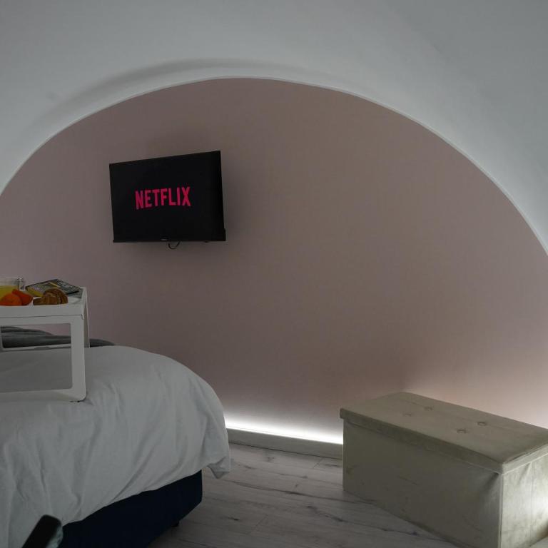 FicuriniasHouse-Cozy Central Flat with Parking - Two-Bedroom House - 20