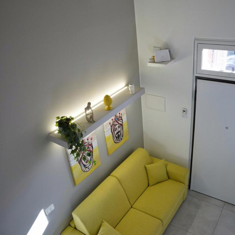 FicuriniasHouse-Cozy Central Flat with Parking - Two-Bedroom House - 25