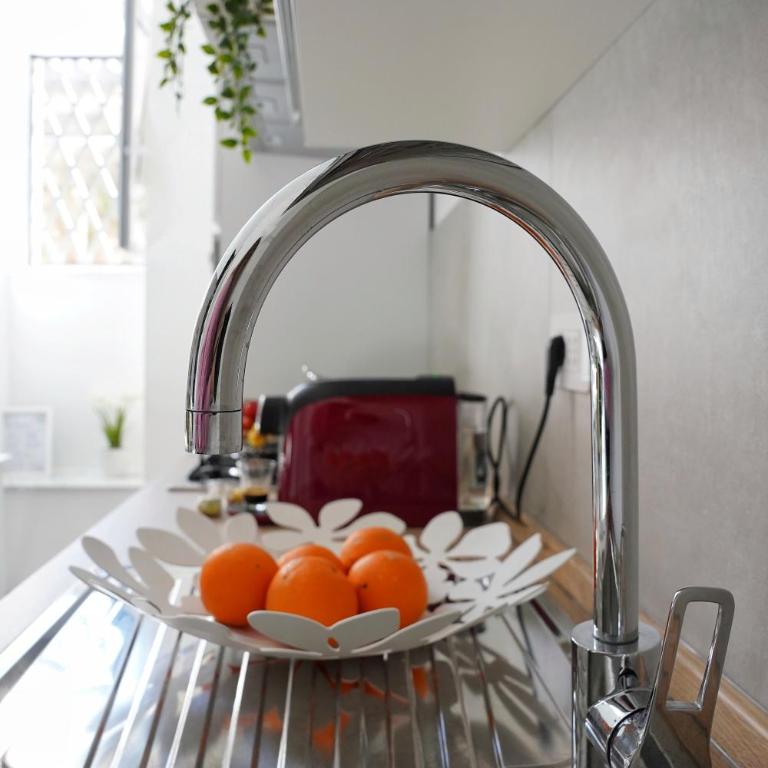FicuriniasHouse-Cozy Central Flat with Parking - Two-Bedroom House - 61
