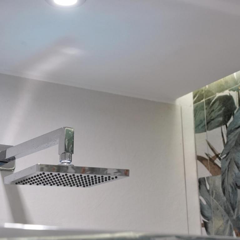 FicuriniasHouse-Cozy Central Flat with Parking - Two-Bedroom House - 32
