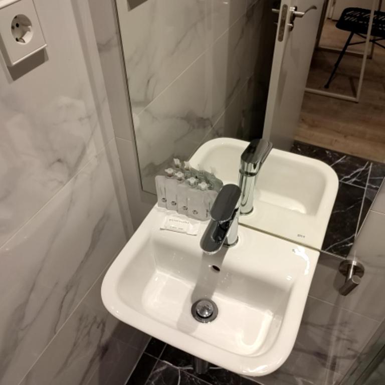 Hostal Manuela by gaiarooms - Budget Double Room - 10