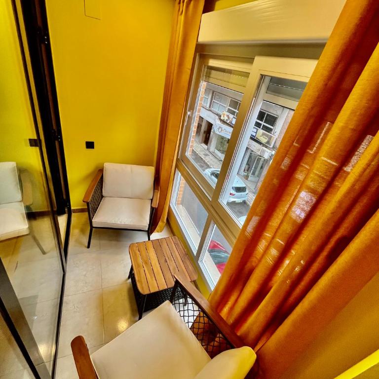 Apartamentos Alicante Centro with FREE PARKING - Suite con balcón - 3