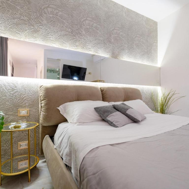 ETNEA 208 LUXURY JACUZZI SUITE Catania - King Room - 7