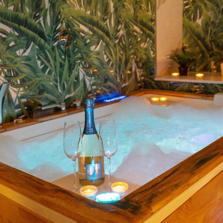 ETNEA 208 LUXURY JACUZZI SUITE Catania - Deluxe King Room - 2