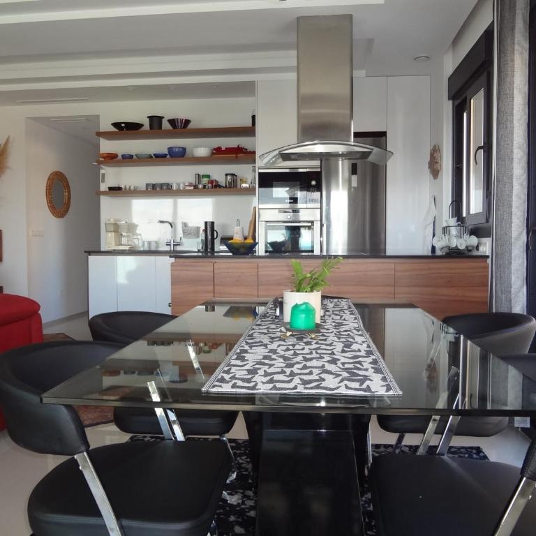 Apartamento de lujo con terraza y vistas al mar R23 by Novadesta - Three-Bedroom Apartment - 8