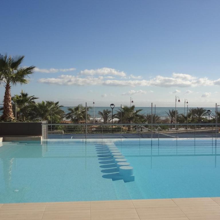 Apartamento de lujo con terraza y vistas al mar R23 by Novadesta - Three-Bedroom Apartment - 5