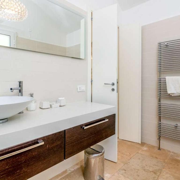 Villa Fiore - Three-Bedroom House - 5