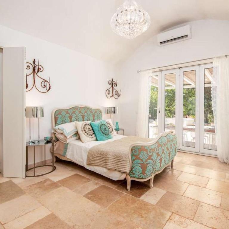 Villa Fiore - Three-Bedroom House - 10