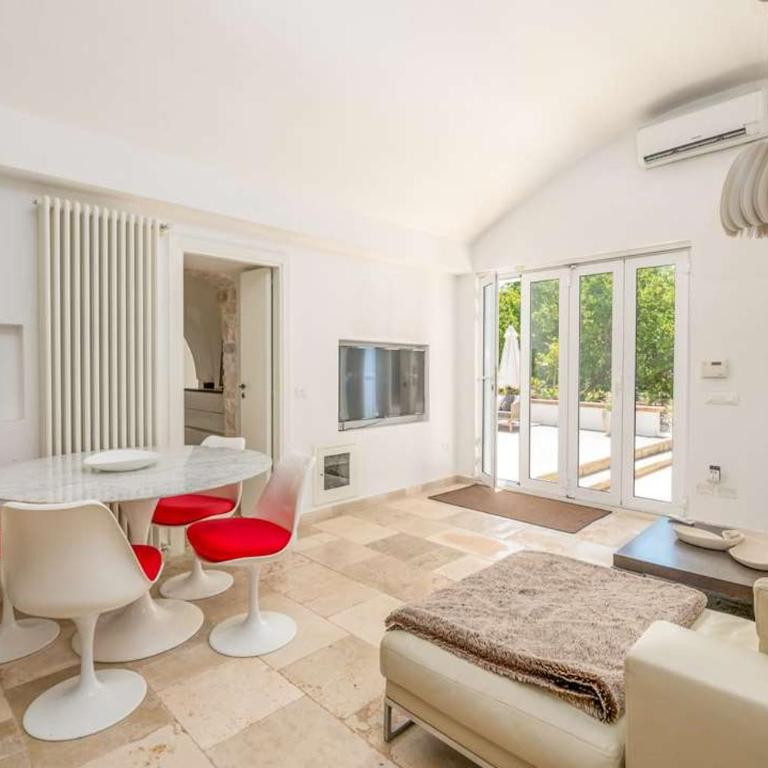 Villa Fiore - Three-Bedroom House - 14