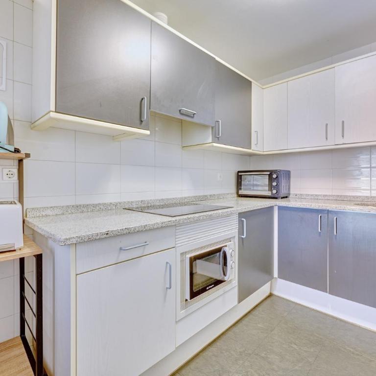 Mendebaldea Hospitales Premium - Apartment - 3