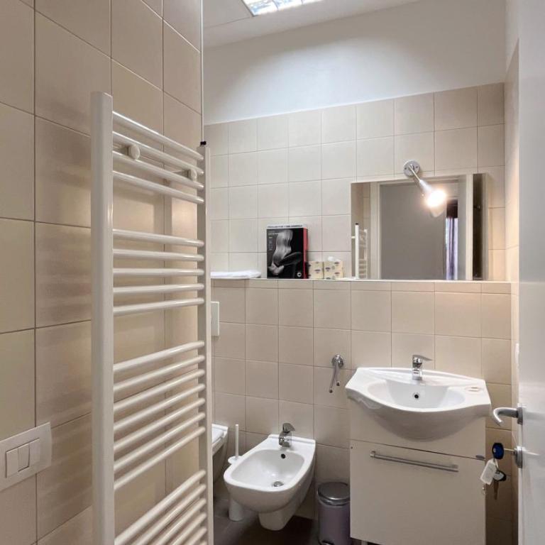 Guest House Lecco - Affitti Brevi Italia - Standard Einzelzimmer mit Dusche - 5