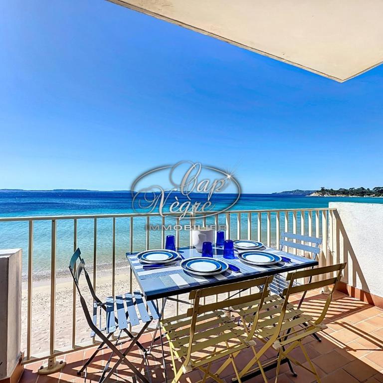 Appartement T2 vue mer, pieds dans l'eau avec accès direct à la plage de Cavalière - LE LAVANDOU - Apartment mit Meerblick - 1