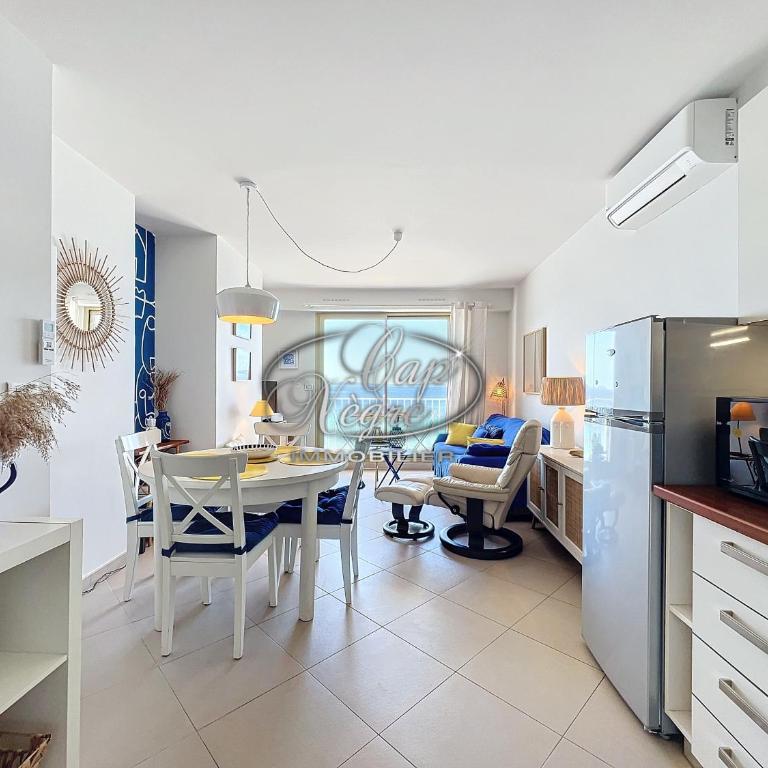 Appartement T2 vue mer, pieds dans l'eau avec accès direct à la plage de Cavalière - LE LAVANDOU - Apartment mit Meerblick - 4