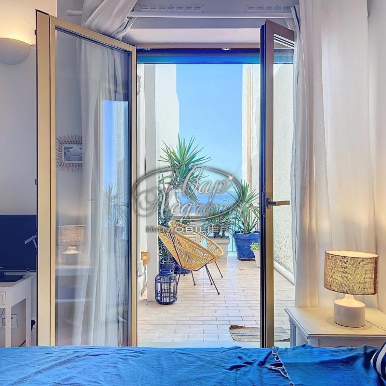 Appartement T2 vue mer, pieds dans l'eau avec accès direct à la plage de Cavalière - LE LAVANDOU - Apartment mit Meerblick - 9