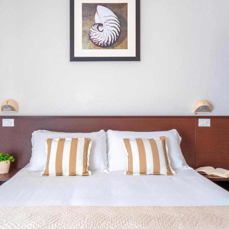 Hotel Carmen - Double or Twin Room with Balcony - 1