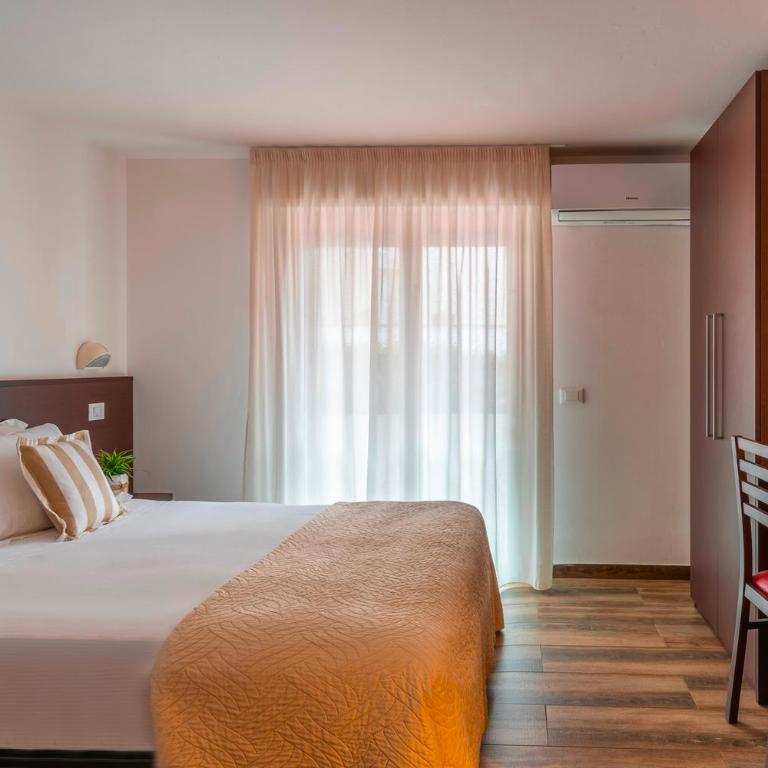 Hotel Carmen - Double or Twin Room - 1